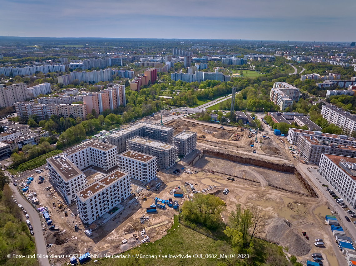 04.05.2023 - Luftbilder vom Alexisqaurtier und Pandion Verde in Neuperlach